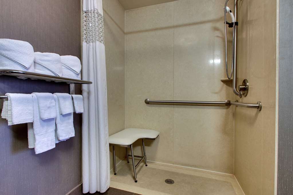Hampton Inn & Suites Шривпорт Номер фото