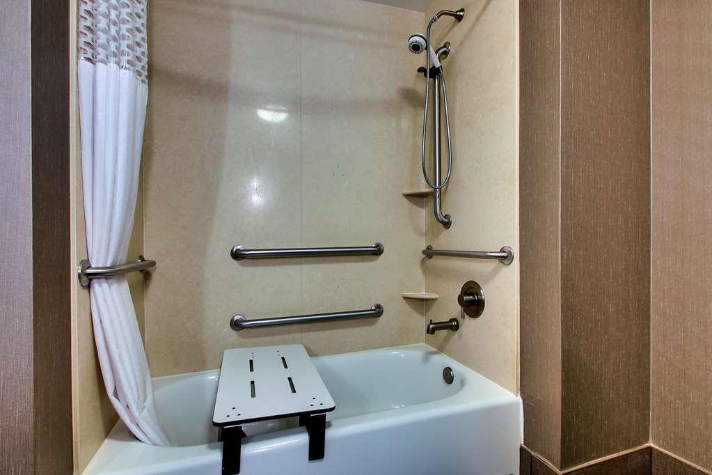 Hampton Inn & Suites Шривпорт Номер фото
